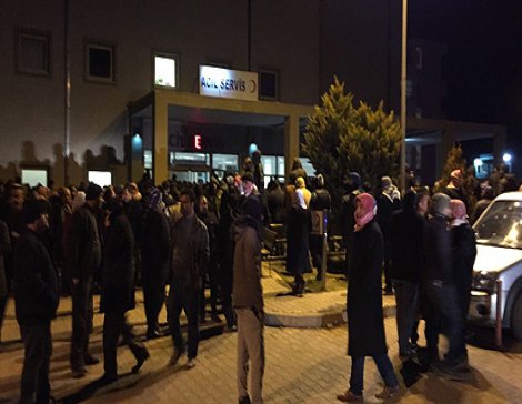 Viranşehirde bombalı araçla saldırı: 2 kişi yaşamını yitirdi, 15 yaralı Viranşehirde bombalı araçla saldırı: 2 kişi yaşamını yitirdi, 15 yaralı