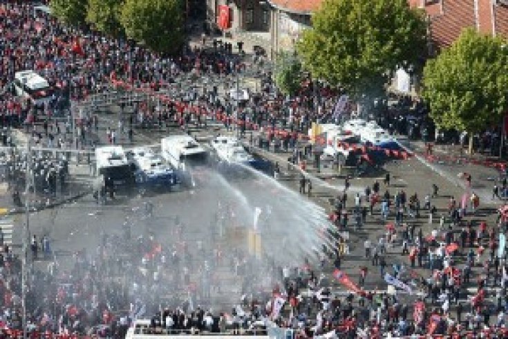 29 Ekim'de Ulus'ta barikatlar yıkıldı