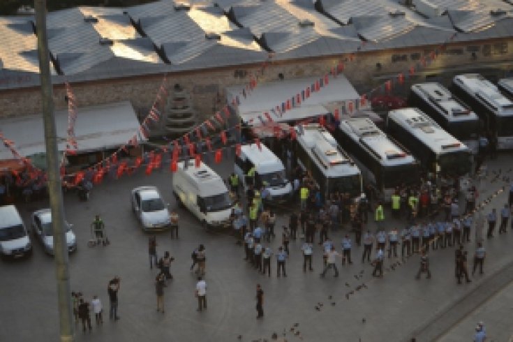 Başbakan Erdoğan mitingde konuşuyor Taksim'de gözaltılar artıyor...
