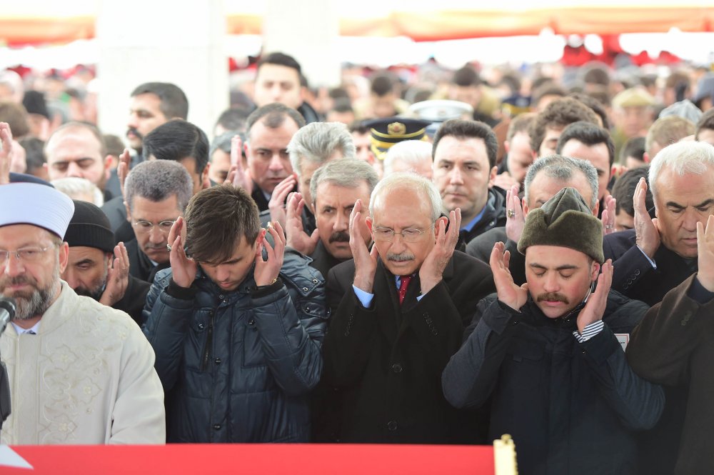 Kılıçdaroğlu şehit astsubay Musa Özalkan'ın cenaze törenine katıldı