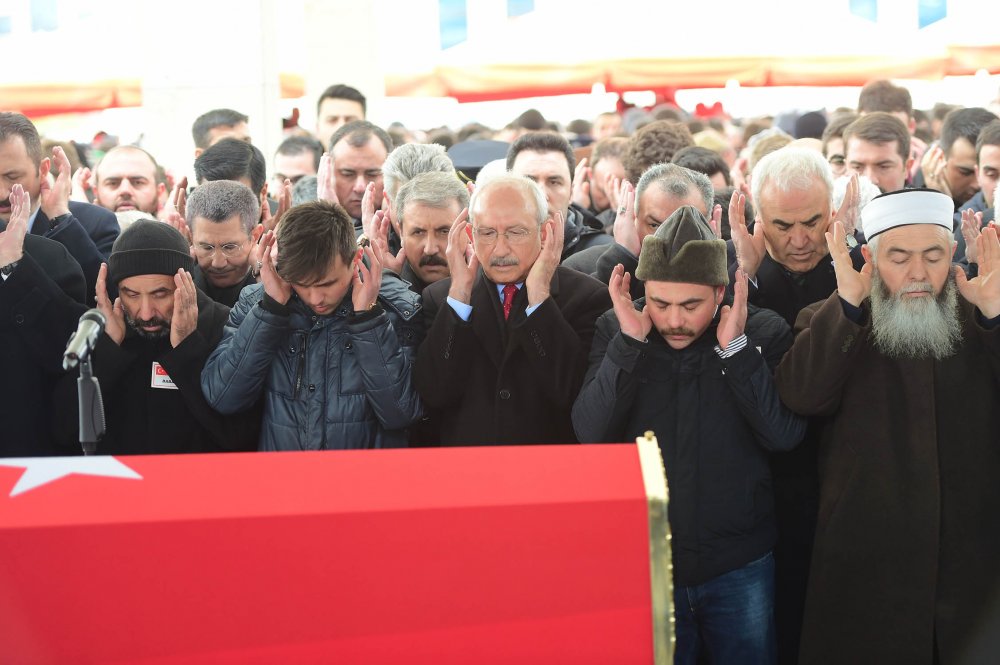 Kılıçdaroğlu şehit astsubay Musa Özalkan'ın cenaze törenine katıldı