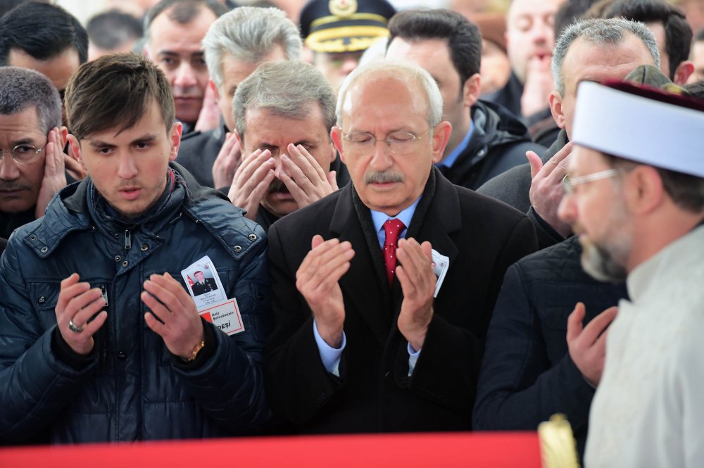 Kılıçdaroğlu şehit astsubay Musa Özalkan'ın cenaze törenine katıldı