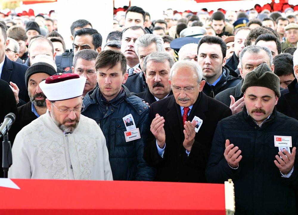 Kılıçdaroğlu şehit astsubay Musa Özalkan'ın cenaze törenine katıldı