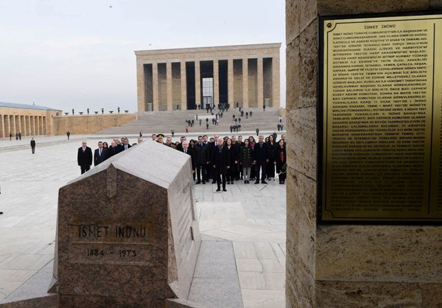 CHP'de yeni PM ilk toplantısını Anıtkabir ziyaretinin ardından gerçekleştirdi