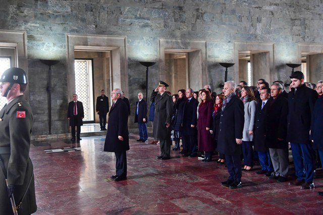 CHP'de yeni PM ilk toplantısını Anıtkabir ziyaretinin ardından gerçekleştirdi