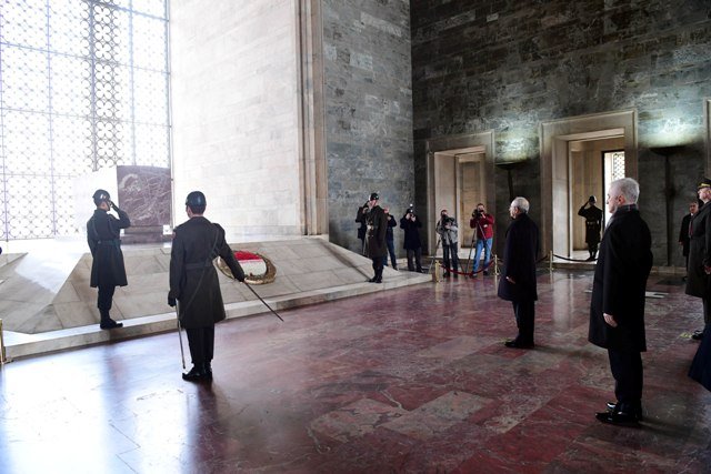 CHP'de yeni PM ilk toplantısını Anıtkabir ziyaretinin ardından gerçekleştirdi