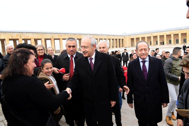 CHP'de yeni PM ilk toplantısını Anıtkabir ziyaretinin ardından gerçekleştirdi