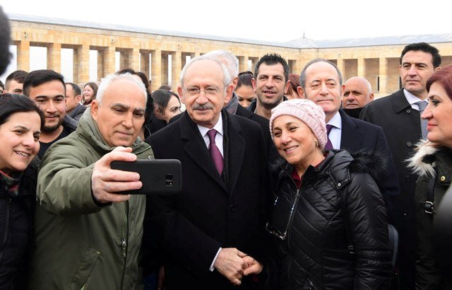 CHP'de yeni PM ilk toplantısını Anıtkabir ziyaretinin ardından gerçekleştirdi