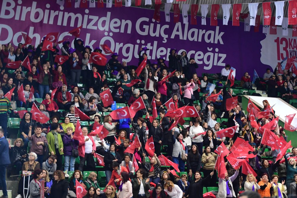 CHP Kadın Kolları 13. Olağan Kurultayı'nı Ankara Ahmet Taner Kışlalı Spor Salonu'nda topladı