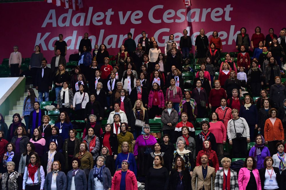 CHP Kadın Kolları 13. Olağan Kurultayı'nı Ankara Ahmet Taner Kışlalı Spor Salonu'nda topladı