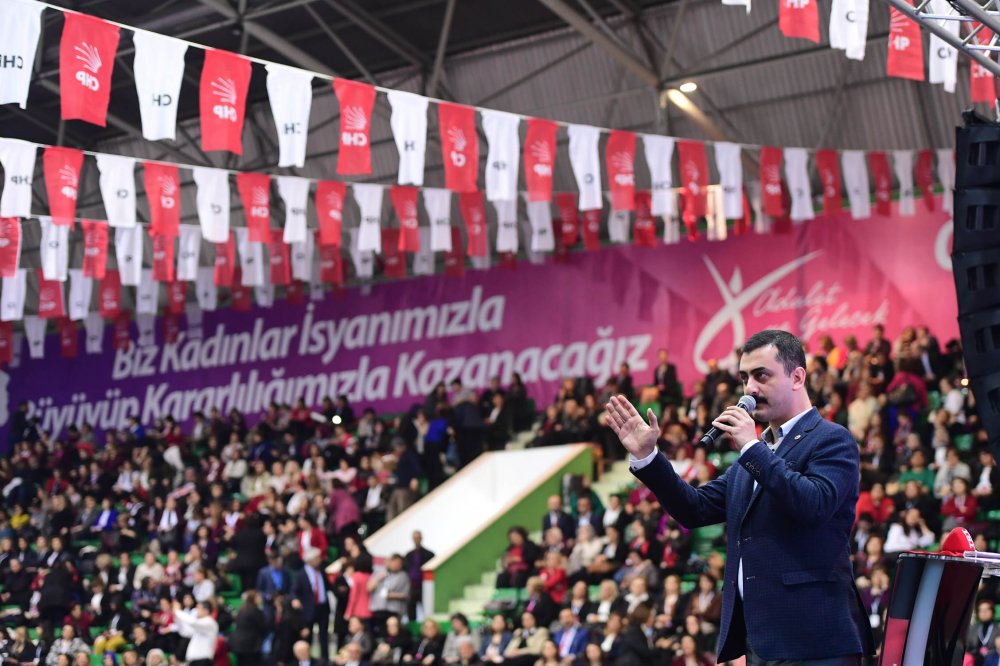 CHP Kadın Kolları 13. Olağan Kurultayı'nı Ankara Ahmet Taner Kışlalı Spor Salonu'nda topladı