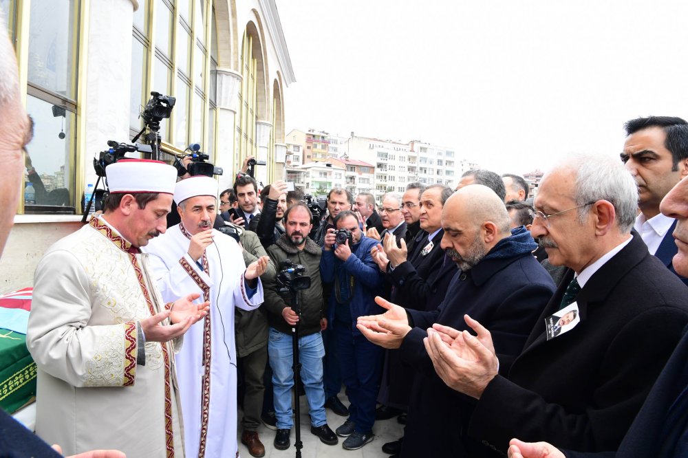 Kılıçdaroğlu, PM üyesi Yavuz Karan'ın cenazesine katıldı