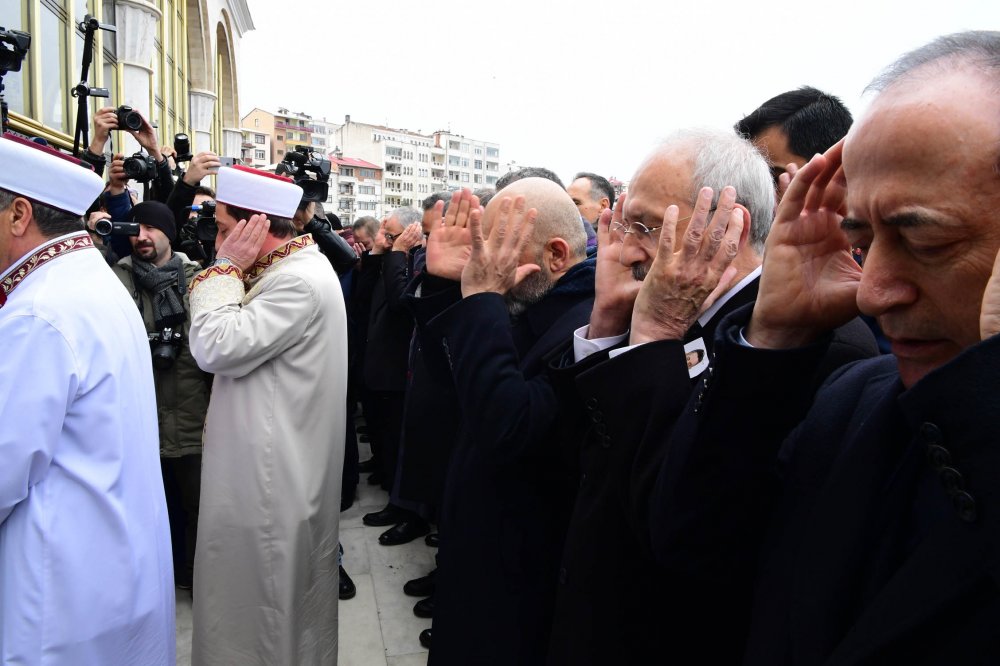 Kılıçdaroğlu, PM üyesi Yavuz Karan'ın cenazesine katıldı