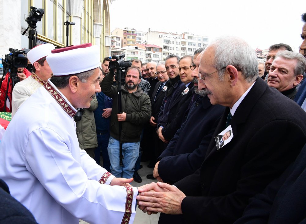Kılıçdaroğlu, PM üyesi Yavuz Karan'ın cenazesine katıldı
