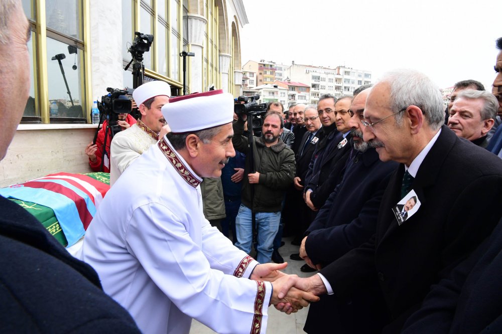 Kılıçdaroğlu, PM üyesi Yavuz Karan'ın cenazesine katıldı