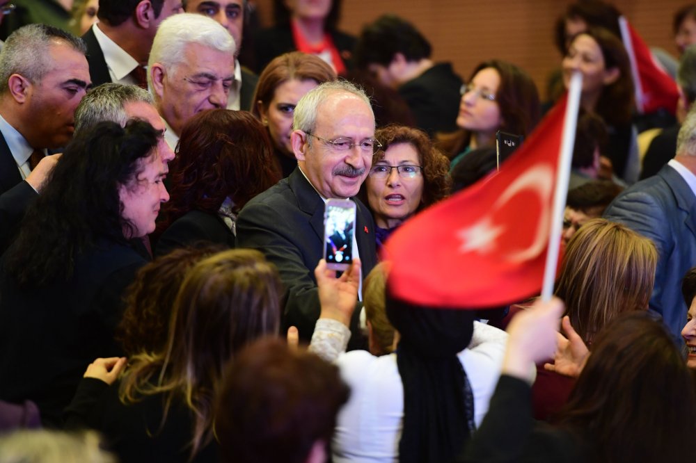 Kılıçdaroğlu, 8 Mart'ta kadın muhtarlarla bir araya geldi