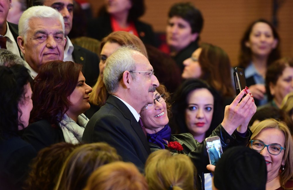 Kılıçdaroğlu, 8 Mart'ta kadın muhtarlarla bir araya geldi