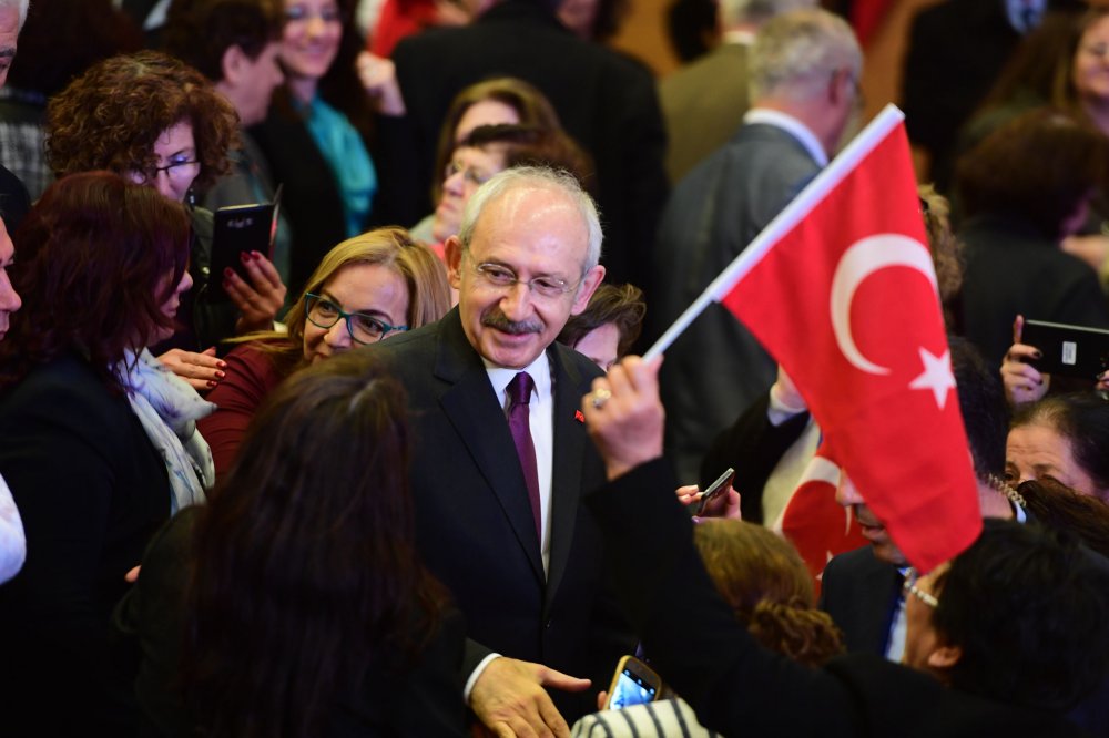 Kılıçdaroğlu, 8 Mart'ta kadın muhtarlarla bir araya geldi