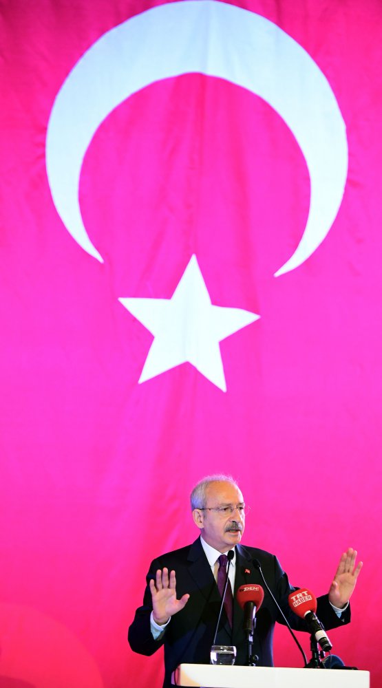 Kılıçdaroğlu, 8 Mart'ta kadın muhtarlarla bir araya geldi