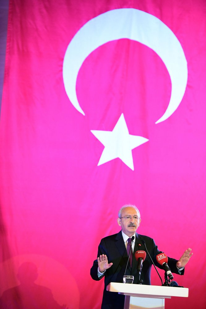 Kılıçdaroğlu, 8 Mart'ta kadın muhtarlarla bir araya geldi