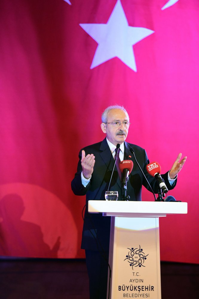 Kılıçdaroğlu, 8 Mart'ta kadın muhtarlarla bir araya geldi