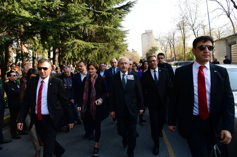 Kılıçdaroğlu, uçak kazasında hayatını kaybeden Mina Başaran ve arkadaşlarının cenaze törenine katıldı