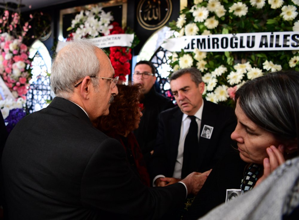 Kılıçdaroğlu, uçak kazasında hayatını kaybeden Mina Başaran ve arkadaşlarının cenaze törenine katıldı