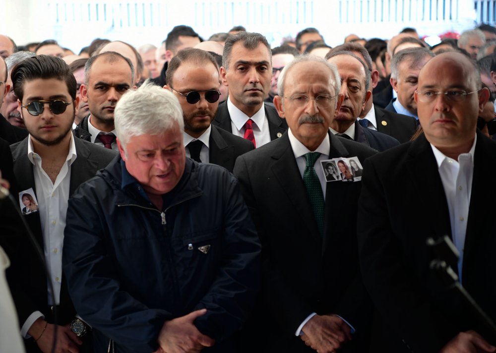 Kılıçdaroğlu, uçak kazasında hayatını kaybeden Mina Başaran ve arkadaşlarının cenaze törenine katıldı
