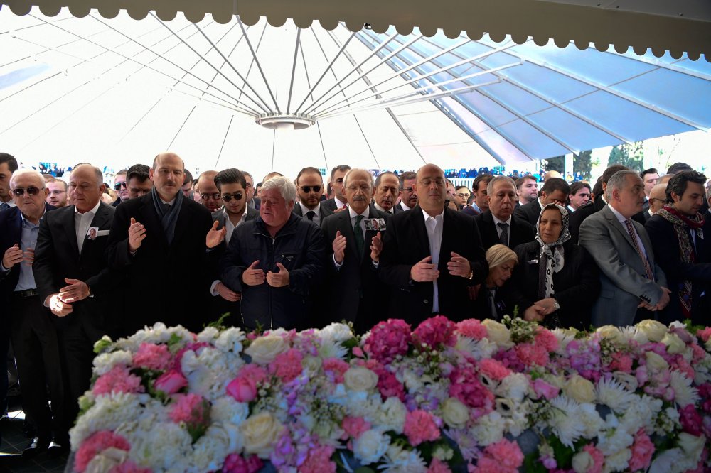 Kılıçdaroğlu, uçak kazasında hayatını kaybeden Mina Başaran ve arkadaşlarının cenaze törenine katıldı