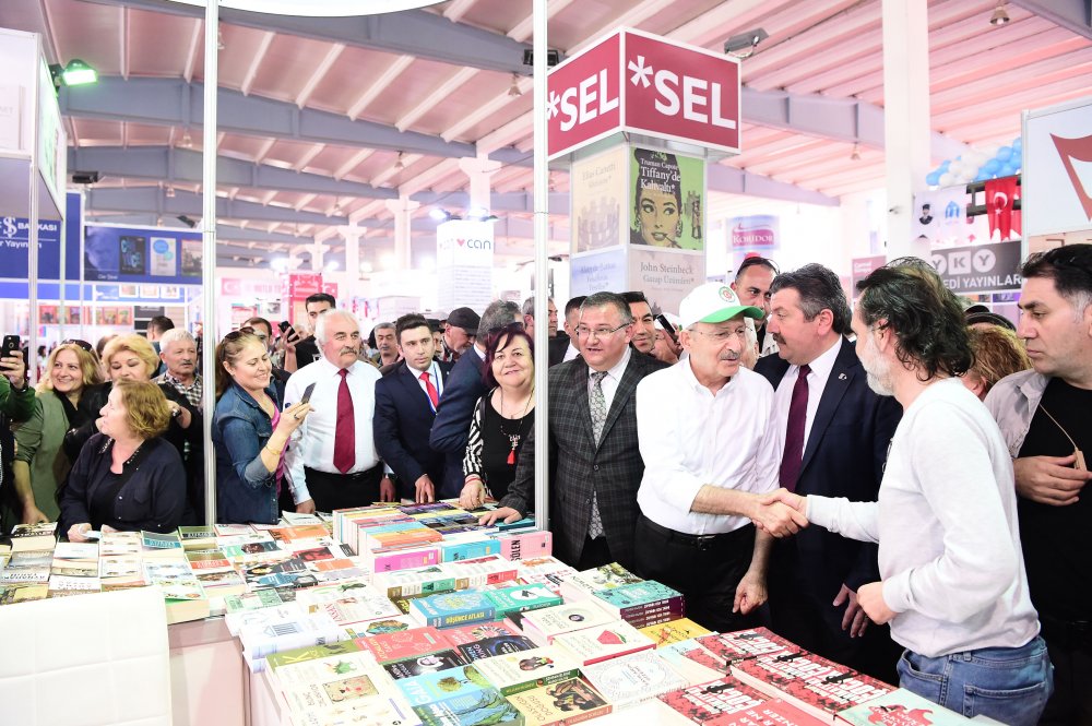 Kılıçdaroğlu Merzifon 3. Kitap Fuarı'nı ziyaret etti