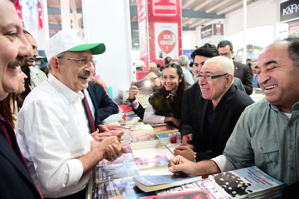 Kılıçdaroğlu Merzifon 3. Kitap Fuarı'nı ziyaret etti