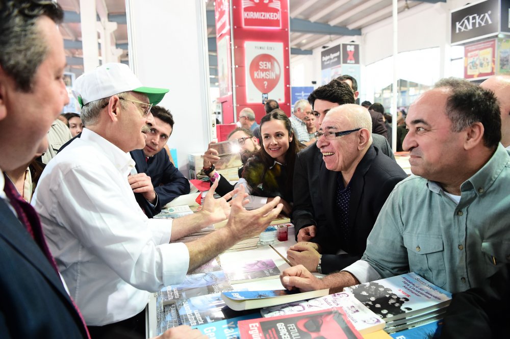 Kılıçdaroğlu Merzifon 3. Kitap Fuarı'nı ziyaret etti