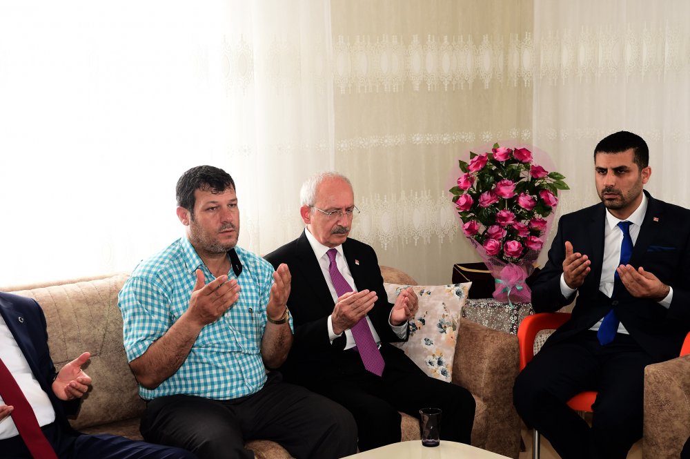 Kılıçdaroğlu, düşen bombalar sonucunda şehit olan Fatma Avlar'ın ailesini ziyaret etti