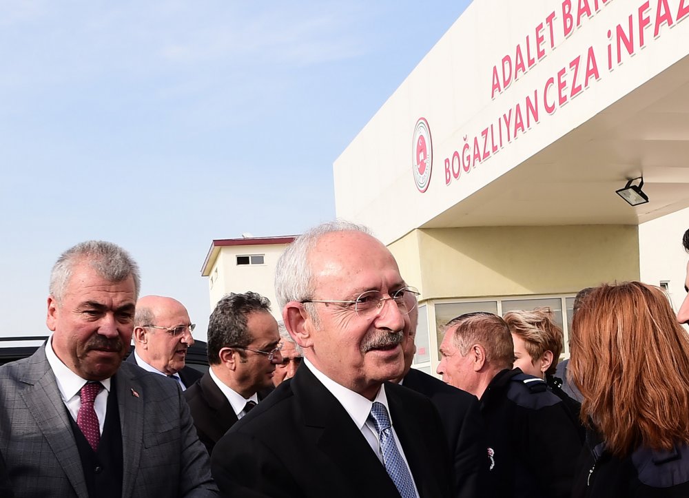 Kılıçdaroğlu, Boğazlıyan İlçe eski Başkanı Ahmet Peker’i cezaevinde ziyaret etti