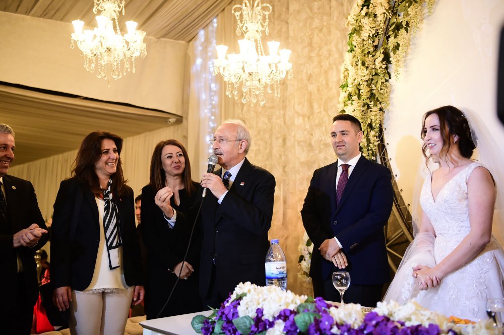 Kılıçdaroğlu, Kayseri CHP Gençlik Kolları eski Başkanı Hasan Demir ile Ceren Aydemir'in nikah törenine katıldı