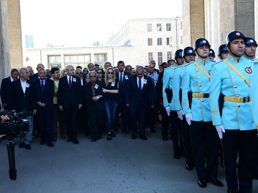 Kılıçdaroğlu, 17. Dönem Tunceli Milletvekili Musa Ateş için TBMM'de düzenlenen cenaze törenine katıldı