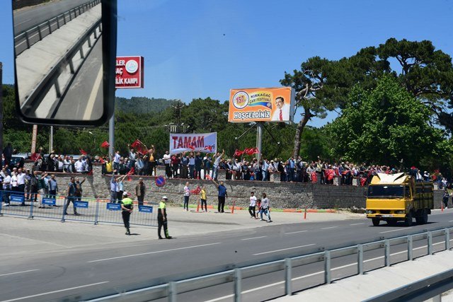 Cumhurbaşkanı adayı İnce, Manisa'da Geleneksel Çam Festivali'ni ziyaret etti