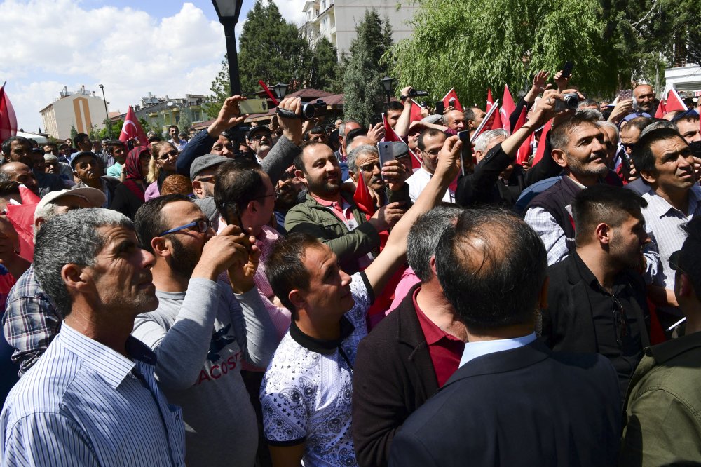 Muharrem İnce Mevlana Müzesi'ni ve türbesini ziyaret etti