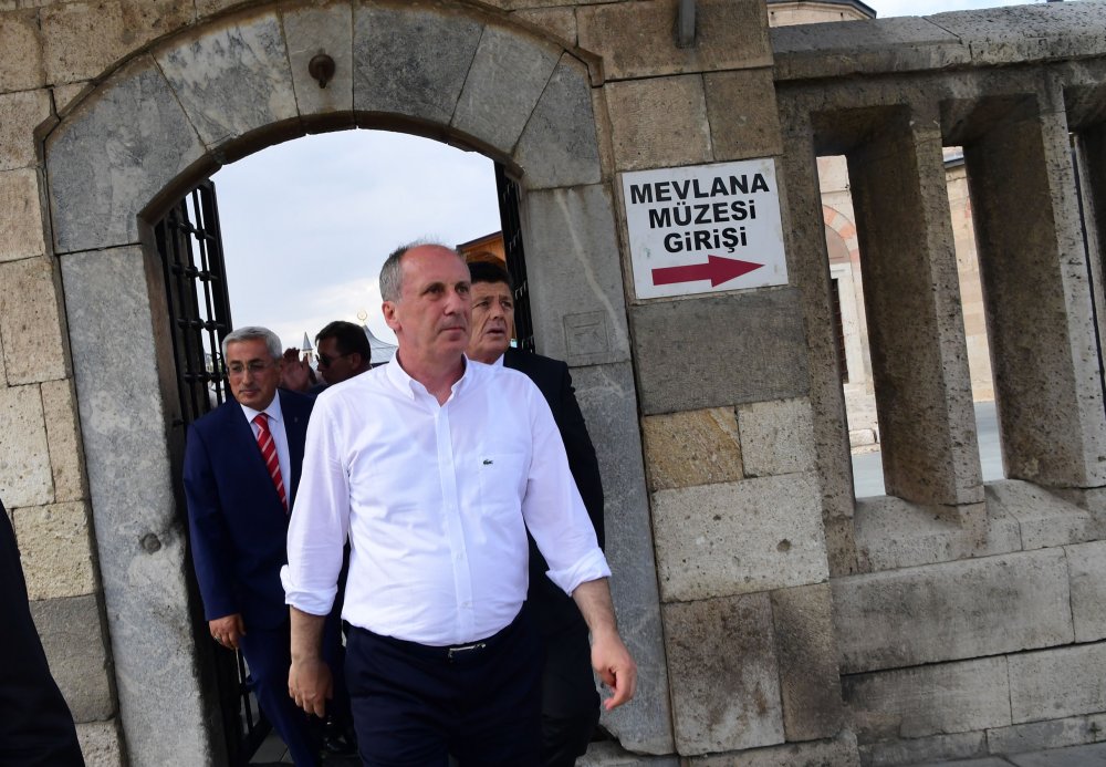 Muharrem İnce Mevlana Müzesi'ni ve türbesini ziyaret etti