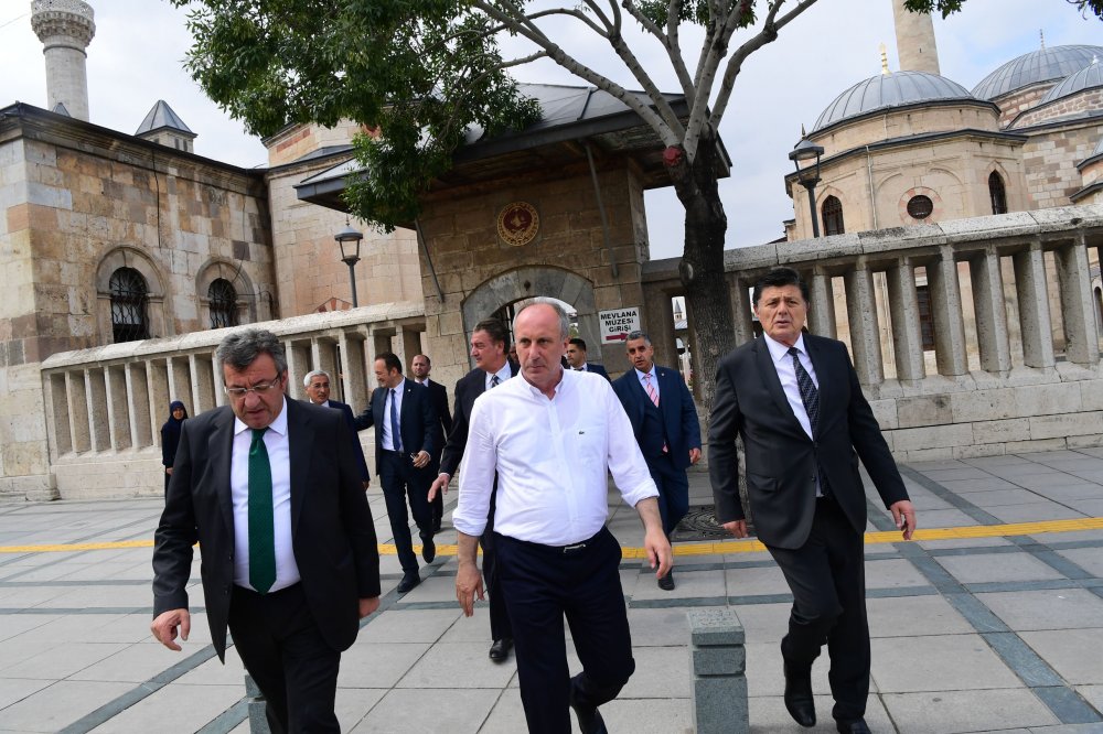 Muharrem İnce Mevlana Müzesi'ni ve türbesini ziyaret etti