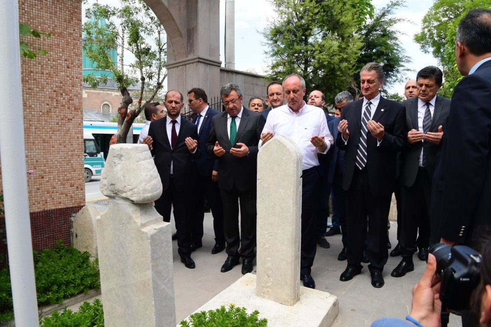 Muharrem İnce Mevlana Müzesi'ni ve türbesini ziyaret etti