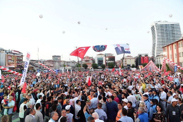 Muharrem İnce, Avcılar Belediyesinin toplu iftar yemeğine katıldı