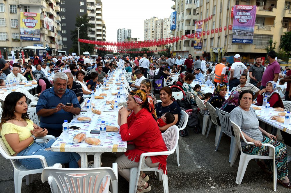 Muharrem İnce, Seyhan'da iftara katıldı