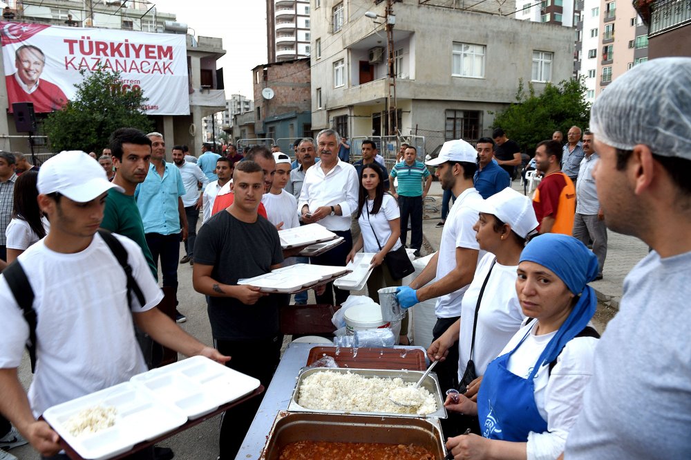 Muharrem İnce, Seyhan'da iftara katıldı