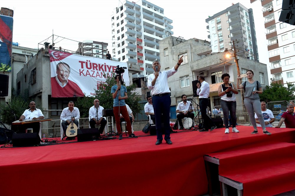 Muharrem İnce, Seyhan'da iftara katıldı