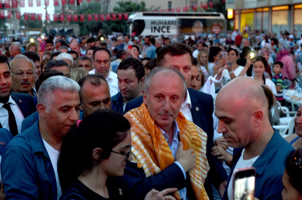 Muharrem İnce, Seyhan'da iftara katıldı