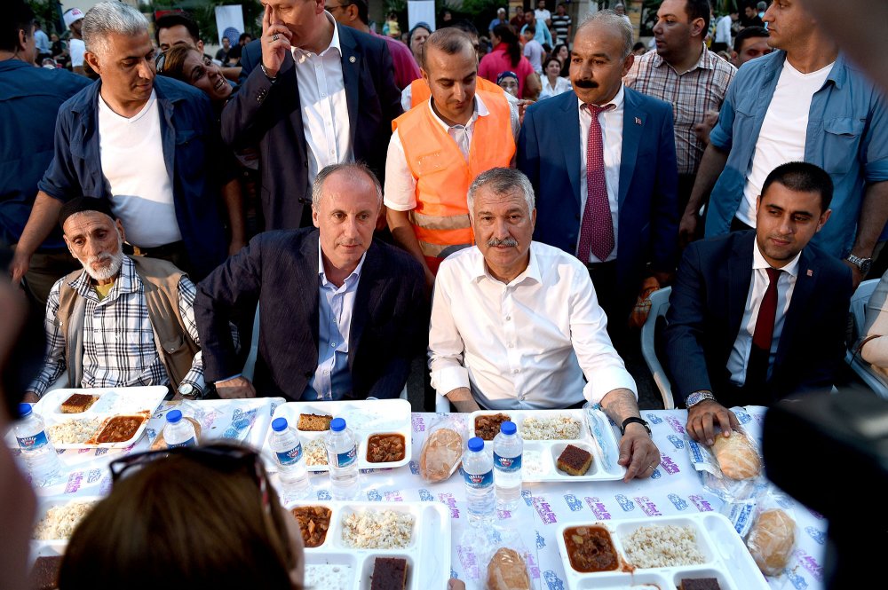 Muharrem İnce, Seyhan'da iftara katıldı