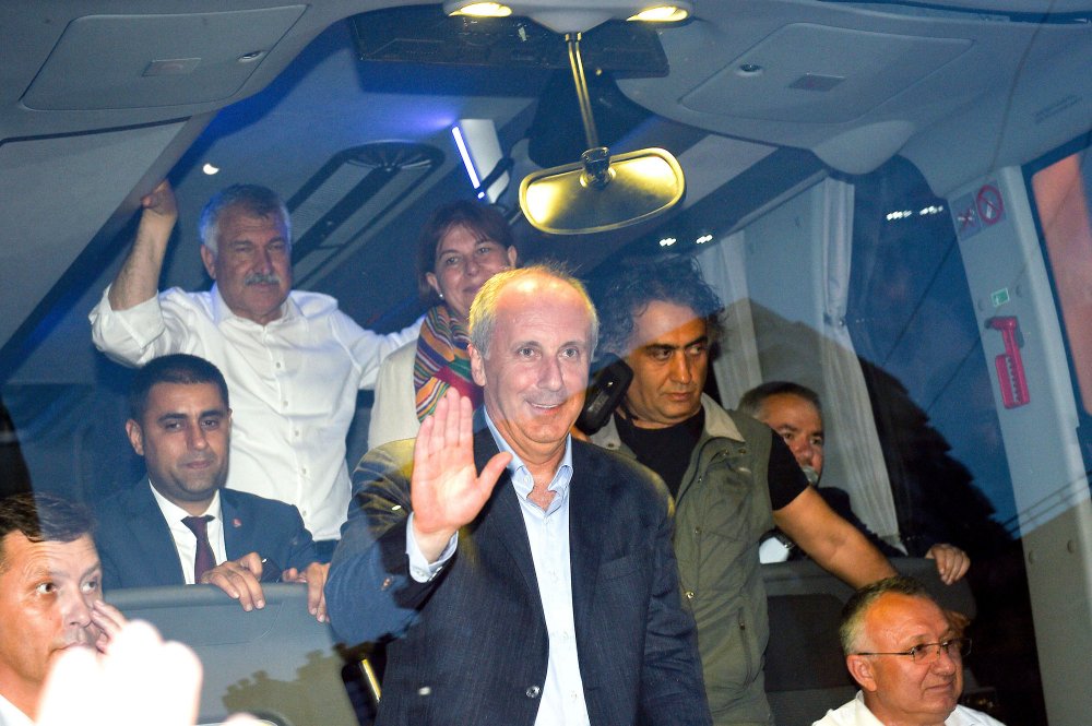 Muharrem İnce, Seyhan'da iftara katıldı