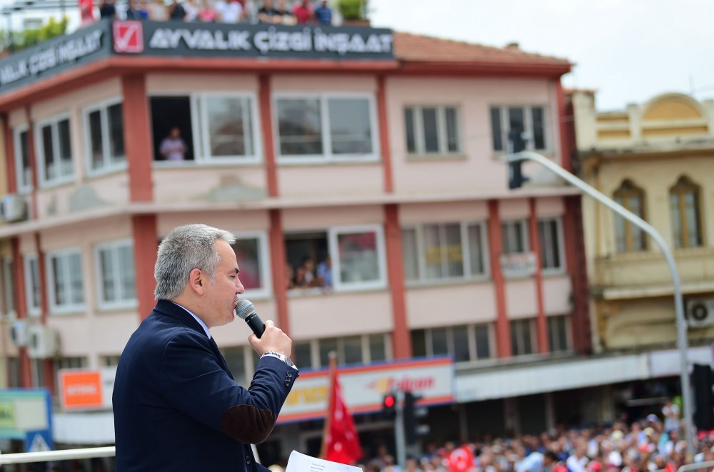 Muharrem İnce İzmir'in Ödemiş ilçesinde halkı selamladı