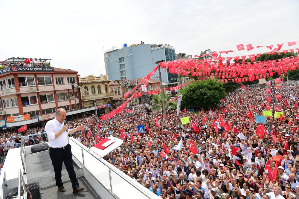 Muharrem İnce İzmir'in Ödemiş ilçesinde halkı selamladı